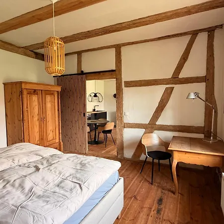 In Einem Feldsteinhaus Zwischen Ulrichshusen Und Basedow