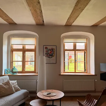 In Einem Feldsteinhaus Zwischen Ulrichshusen Und Basedow