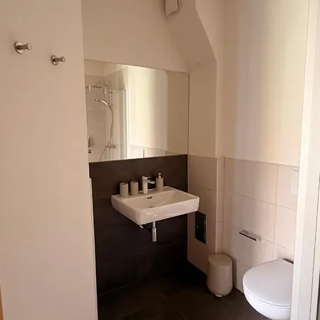In Einem Feldsteinhaus Zwischen Ulrichshusen Und Basedow アパート *