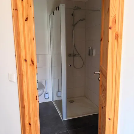 In Einem Feldsteinhaus Zwischen Ulrichshusen Und Basedow